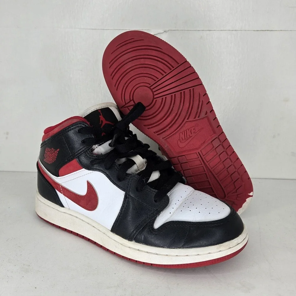 Nike Air Jordan 1 Mid Gym Red Black White 2021 DJ4695-122 GS Youth Size 5Y Shoes